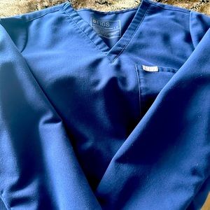 FIGS Long Sleeved Scrub Top